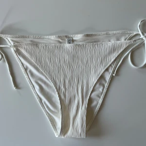 Bikinitrosa, vit, Lindex, XL - Vit bikinitrosa från Lindex i storlek XL, nyskick. 