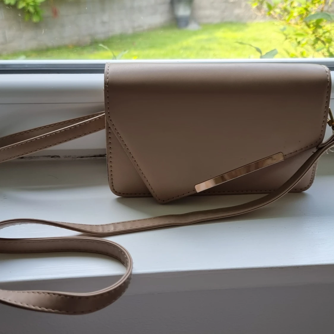 Beige väska med axelrem - 1