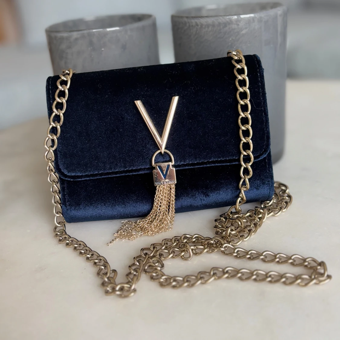 Mörkblå axelväska i sammet Valentino