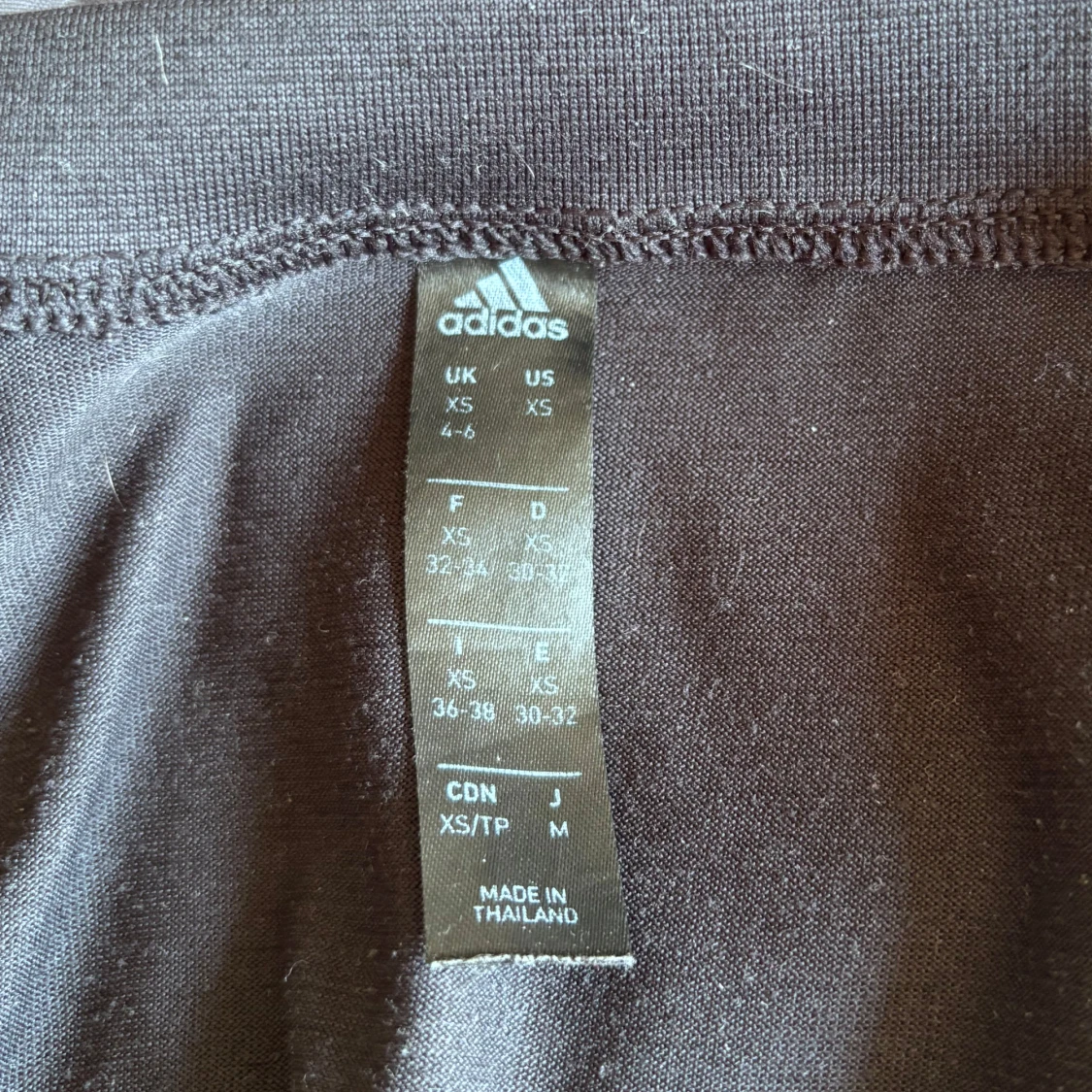 Svart träningströja från Adidas med stor logga - 3