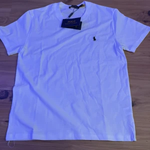 Ralph lauren tshirt - Helt ny ralph lauren tshirt