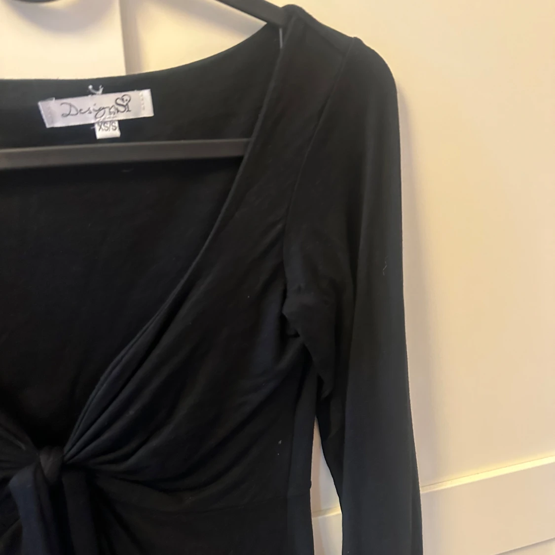 Svart långärmad topp från Design by Us - 1