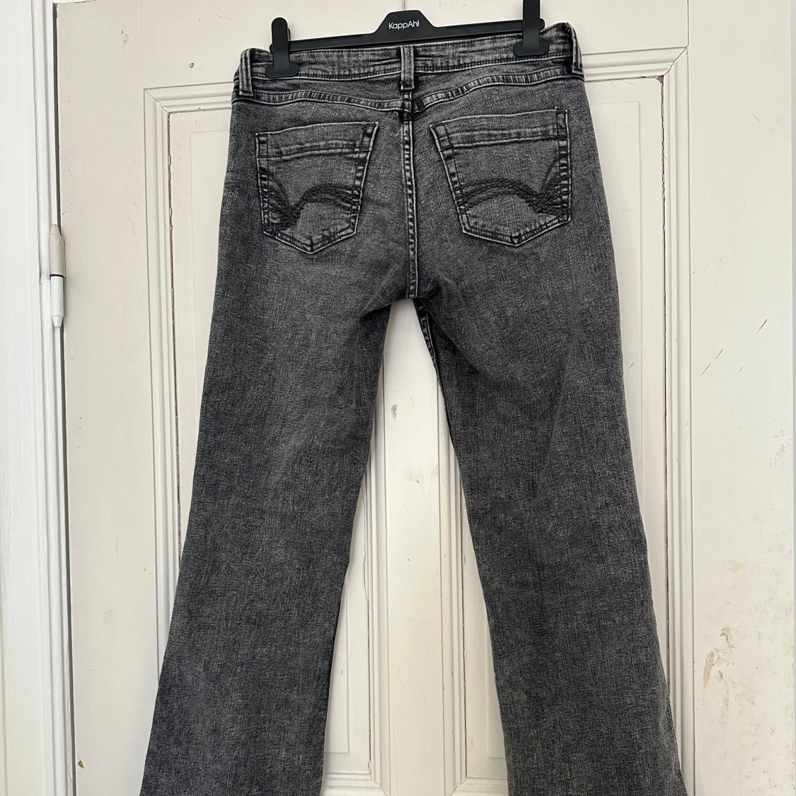 Gråa boot cut jeans - 2