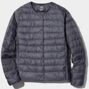 uniqlo jacka  - Säljer en stilren grå dunjacka från Uniqlo. Jackan är lätt och har en quiltad design med långa ärmar. Perfekt för kyligare dagar och enkel att matcha med olika outfits.