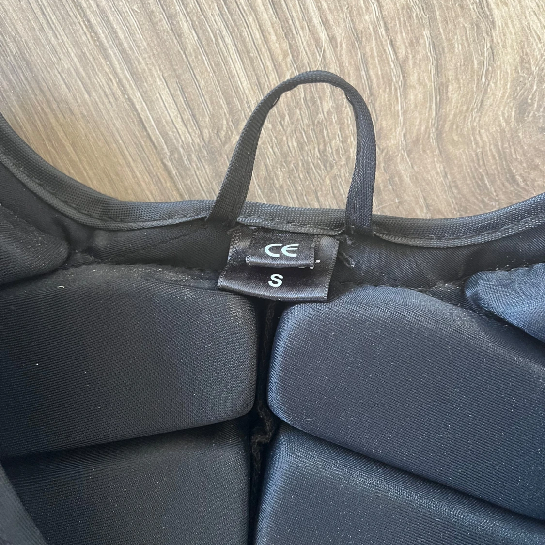 Svart skyddsväst från Azcaray - 2