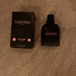 Valentino perfym  - Köpt på tax free.          Öppen för bud + prisförslag.         100 ml
