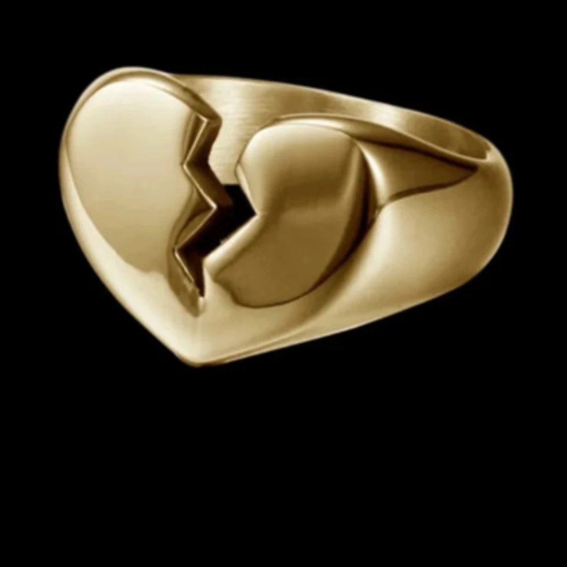 Guldfärgad ring med hjärtdesign - 1