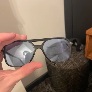 Tom Ford solglasögon  - Tom Ford solglasögon med blått glas 