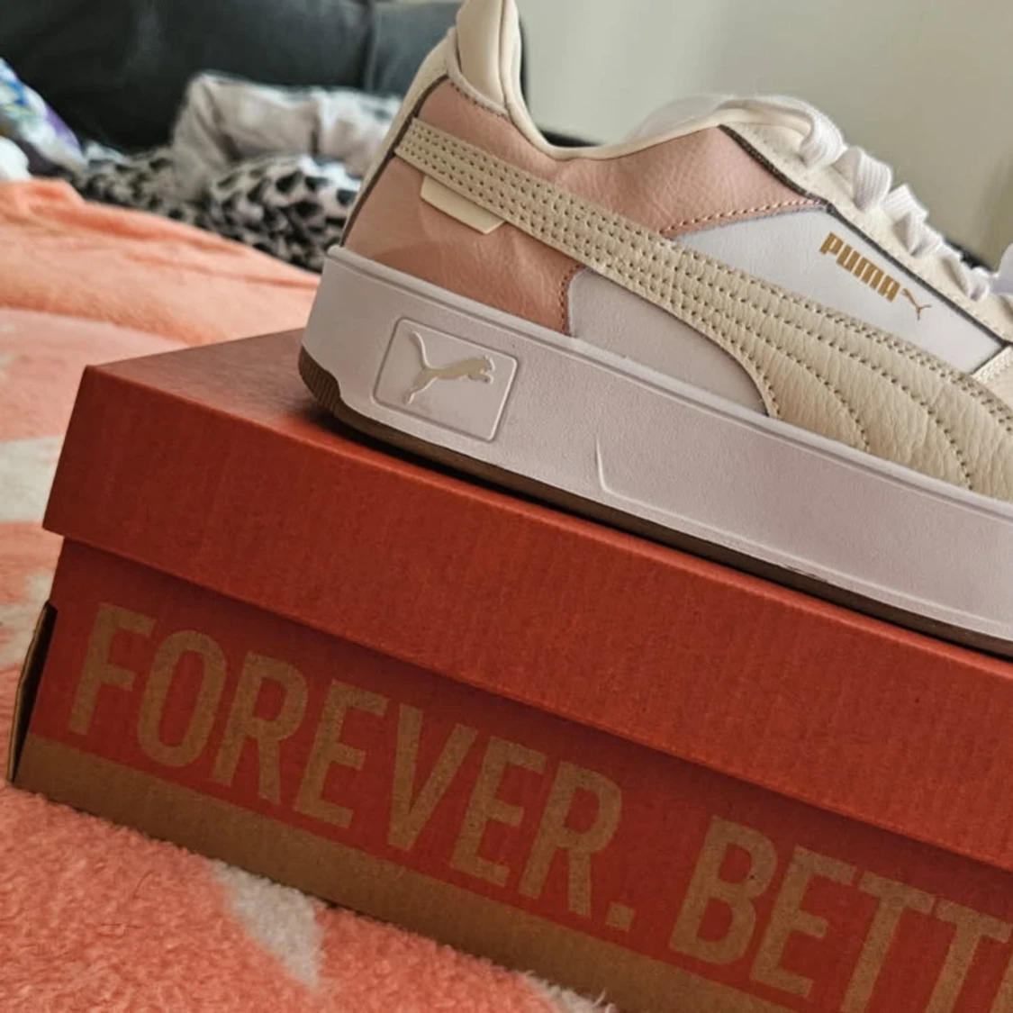 Puma sneakers i vitt och beige - 4