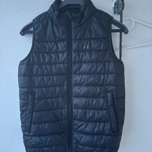 Everest väst - Everest väst strl 146/152, annars som en xs💓