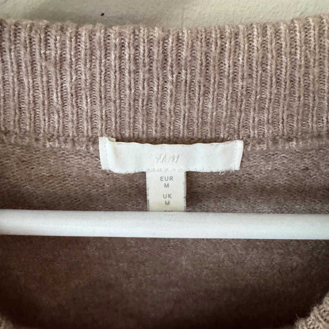 Beige stickad tröja från H&M - 1