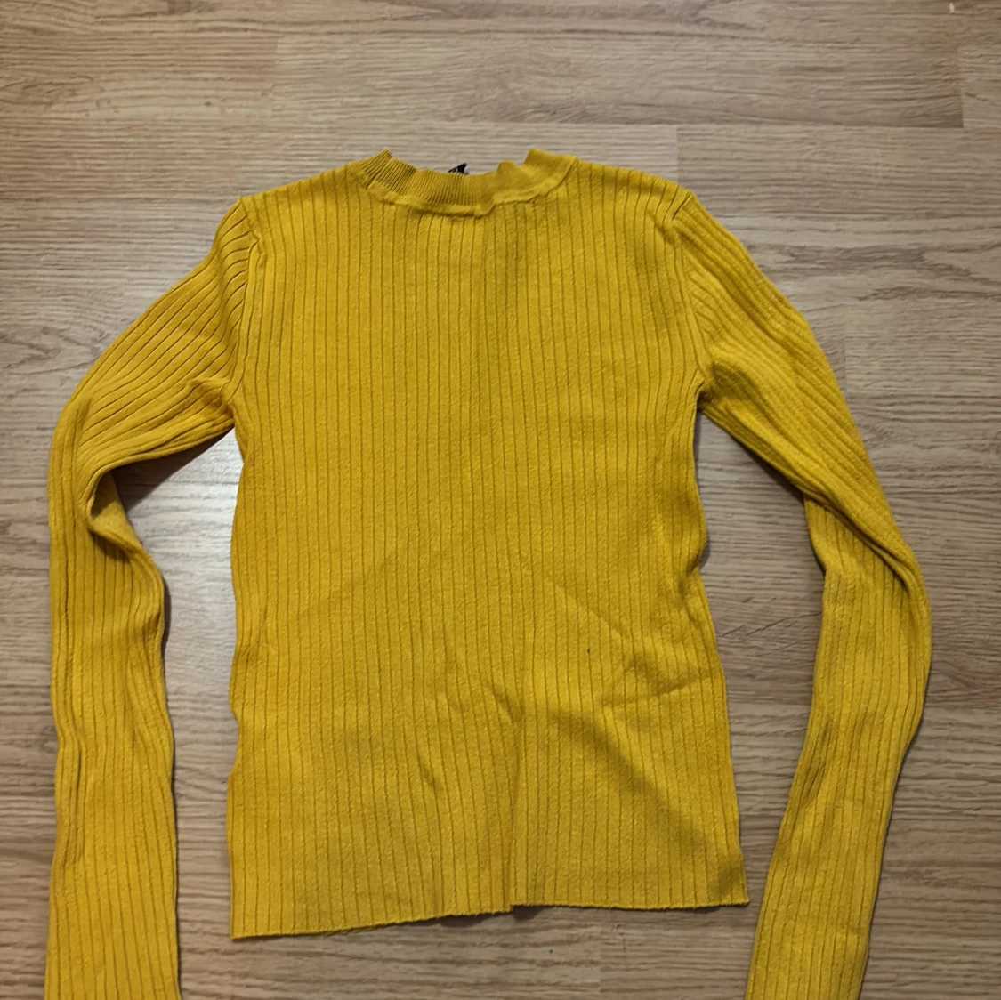 Gul ribbad tröja från H&M - 1