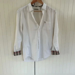 Bubrerry skjorta - Burberry skjorta Fint skick S