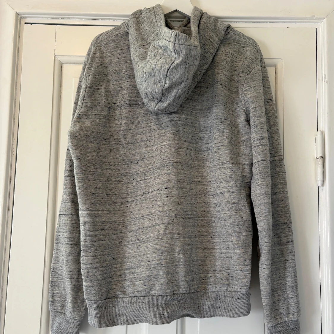 Grå hoodie från H&M - 1