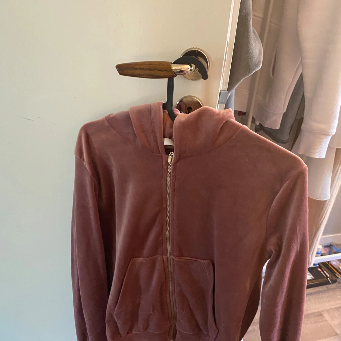 Rosa velour hoodie med dragkedja - 1
