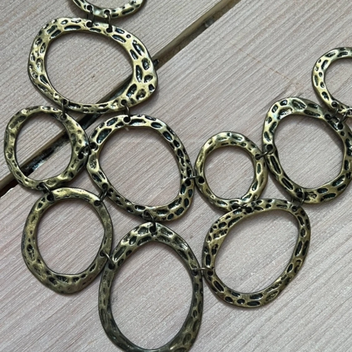 Halsband med stora ovala länkar i antikguld - 2