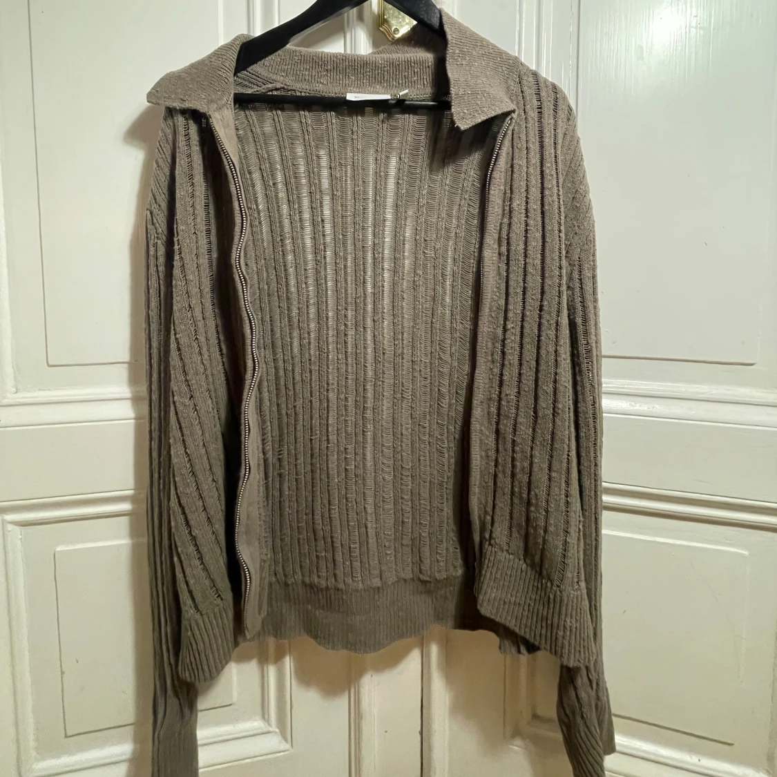 Grön ribbad kofta från Weekday