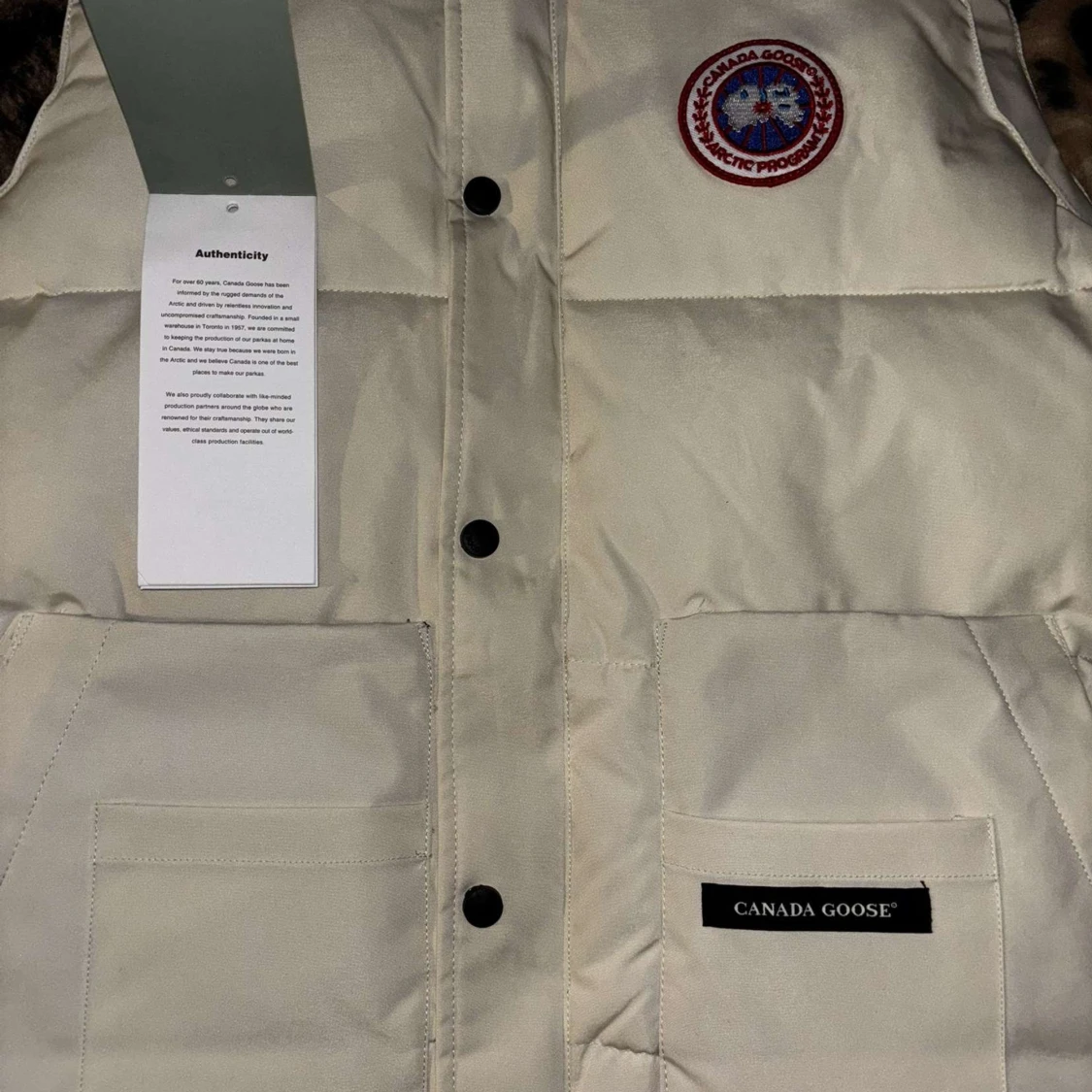 Vit dunväst från Canada Goose