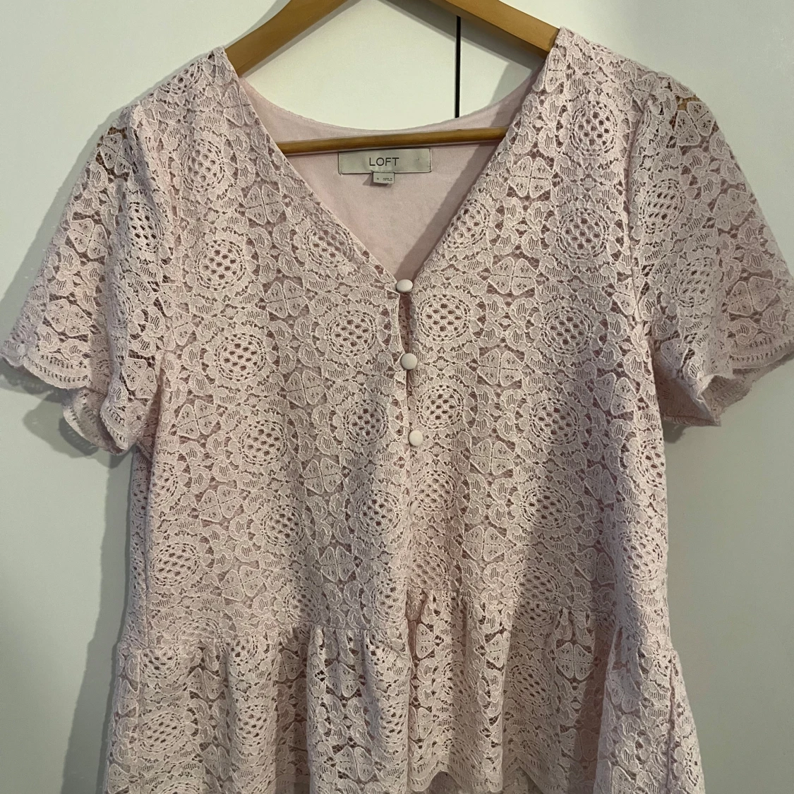 Ljusrosa spetsblus från Loft - 1