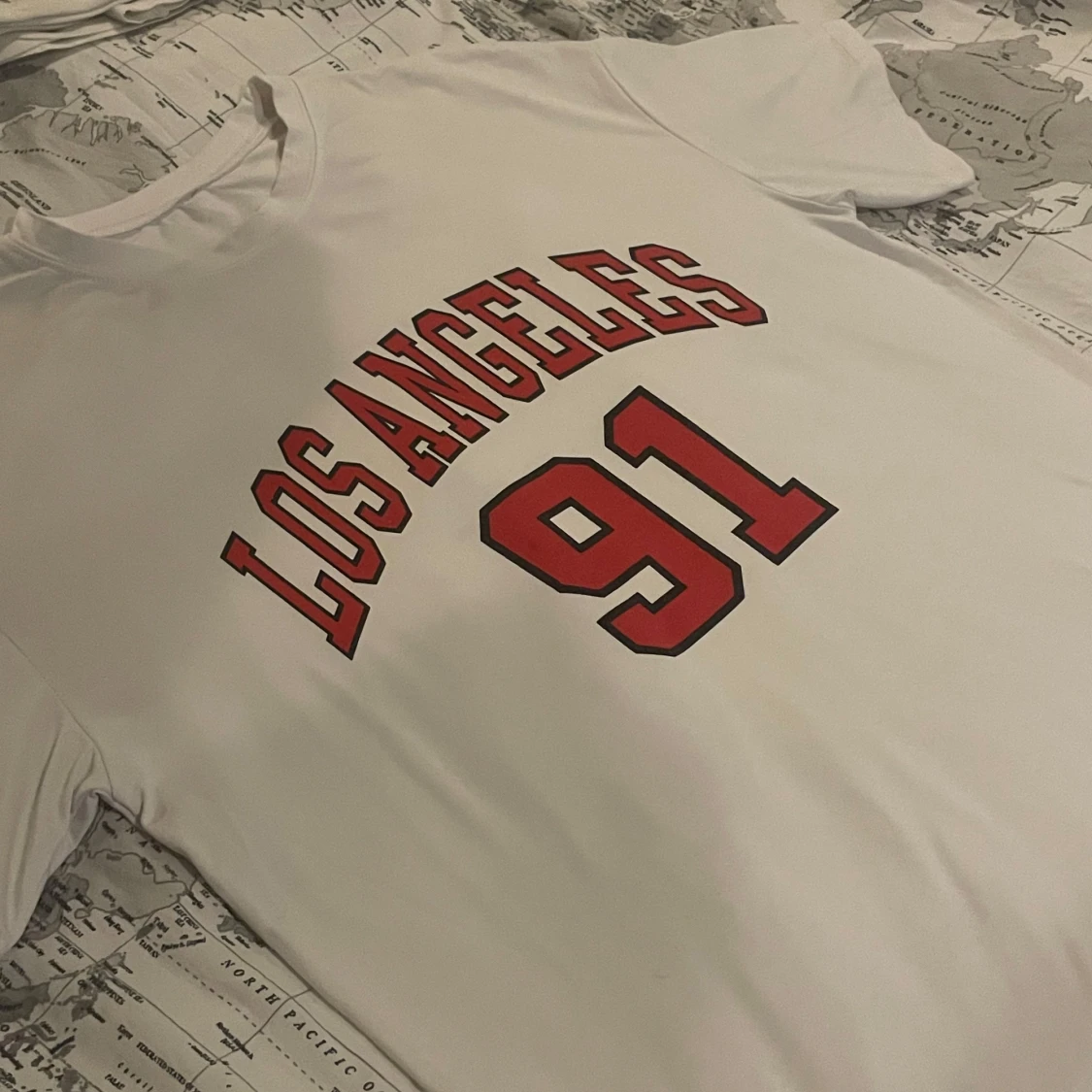 Vit t-shirt med Los Angeles-tryck - 1