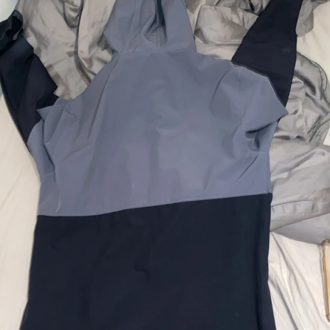 Under Armour tvåfärgad träningsjacka med huva - 1