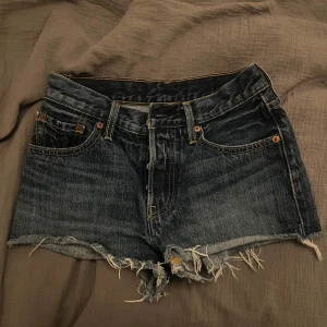 Jeansshorts Levi's - Lågmidjade jeansshorts från Levis! Så snygga😍 