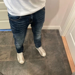 Jeans  - Snygga jeans från Smog, storlek W30 L32, skick 8/10. Hör av er vid mer frågor eller bilder pris kan diskuteras.