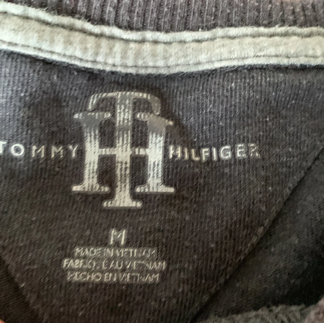 Mörkgrå sweatshirt från Tommy Hilfiger - 1