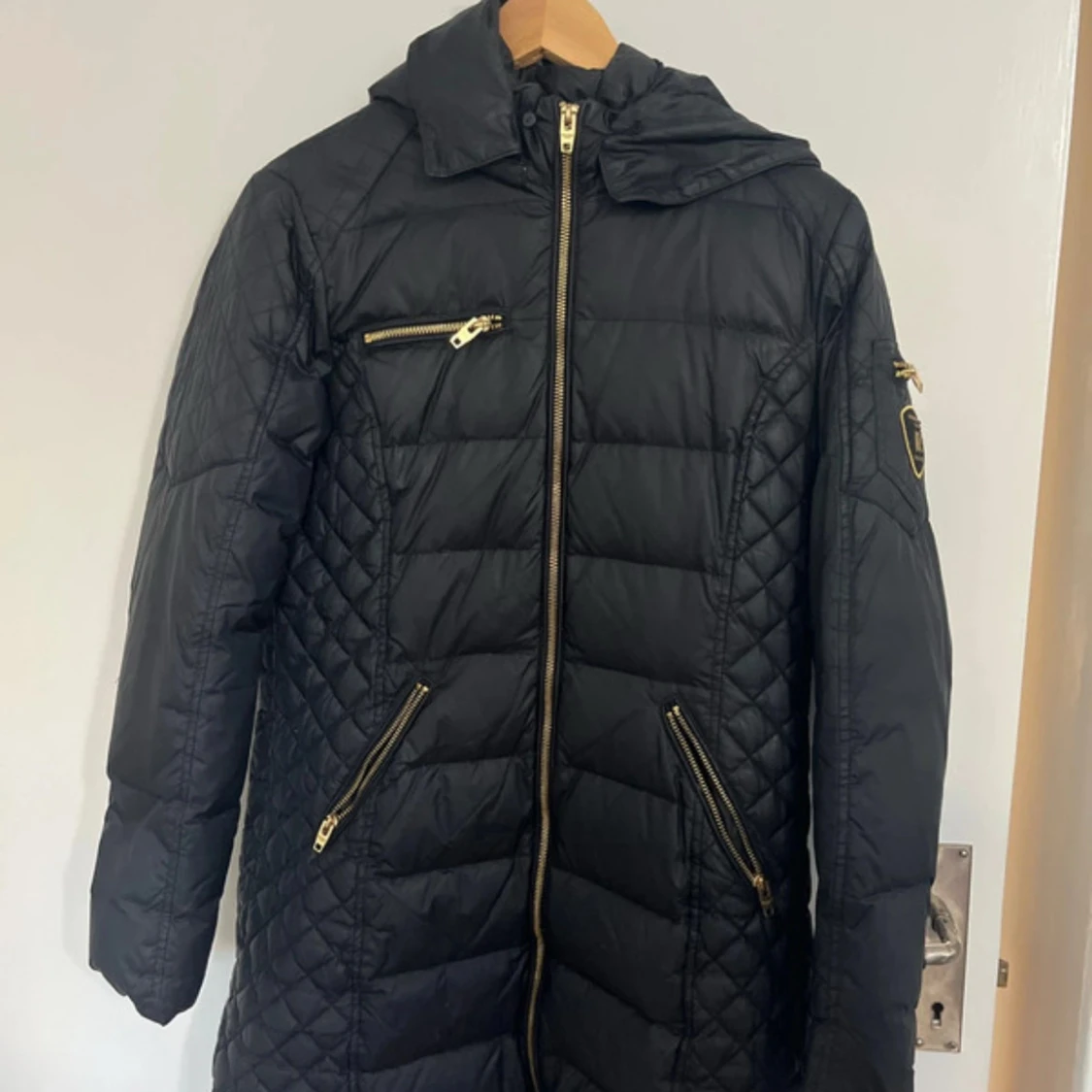 Svart lång dunjacka Rockandblue - 1