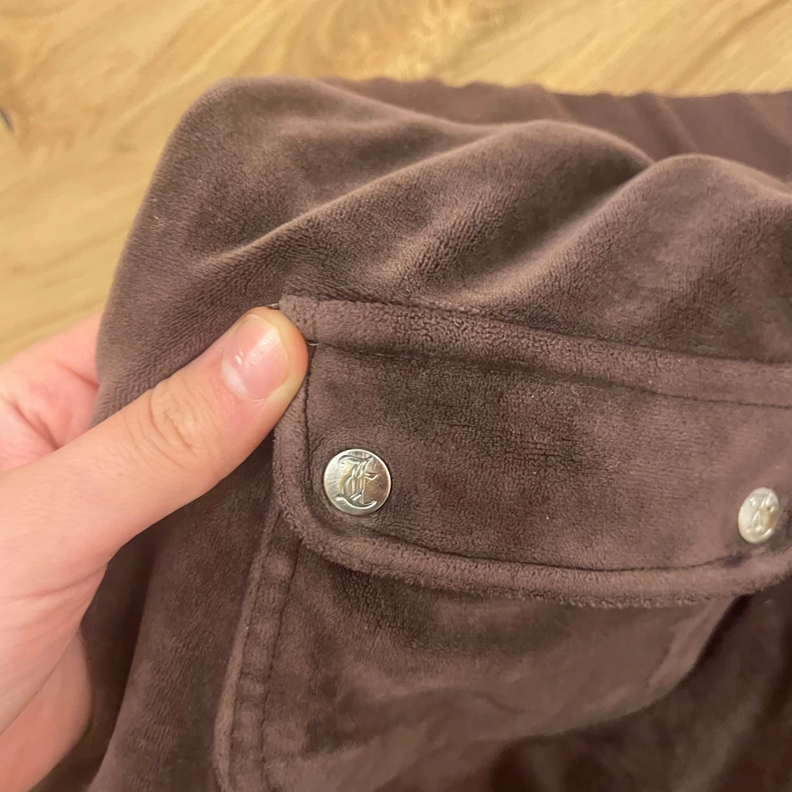 Bruna velourbyxor från Juicy Couture - 2