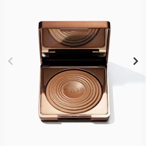 Caia glow bronzer - Säljer min bronzer som endast är testad. Färgen Antigua! Köpt för 395kr