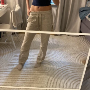 Snygga linnebyxor - Linnebyxor från Skagen clothing,jätte fina. Färg biege 