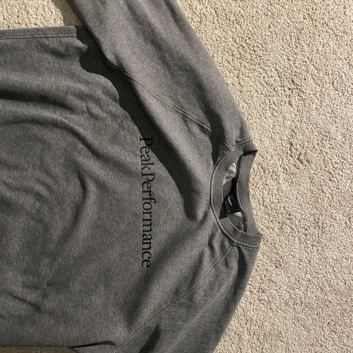 Grå Peak Performance tröja - 1