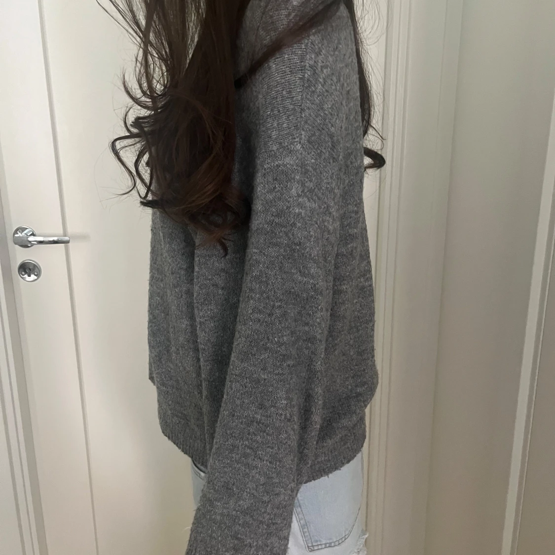 Grå stickad tröja  - 2