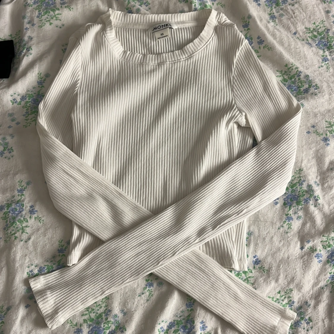 Vit croppad ribbad tröja Monki XS - 1