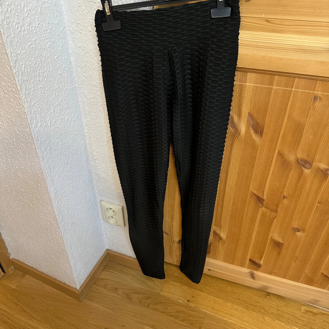 Svarta texturerade leggings - 1