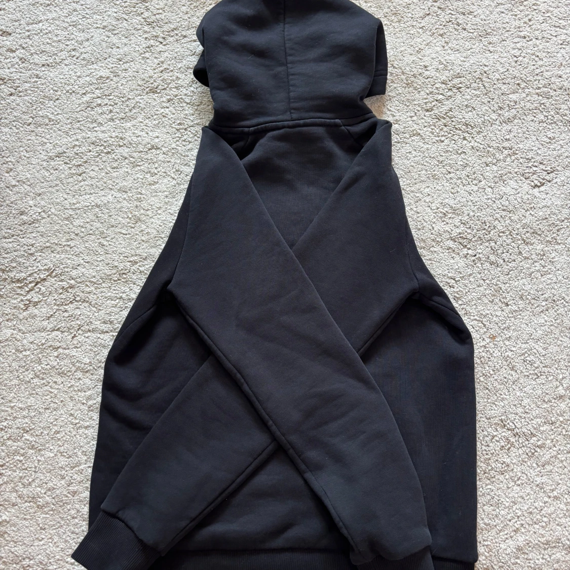 Svart hoodie från Peak Performance - 1