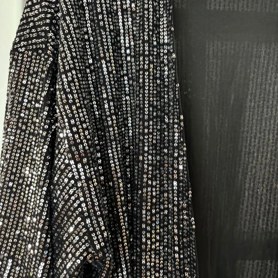 Svart paljettkappa med glittrig look, Storlek 44-46 - 1