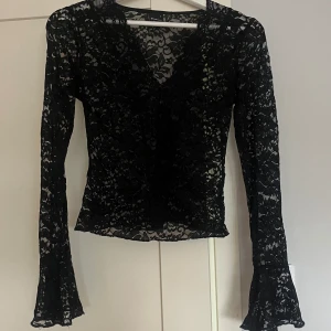 Spets tröja - Snygg spetströja från Gina, aldrig använd 