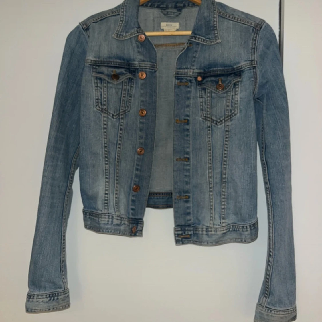 Klassisk ljusblå jeansjacka - 1