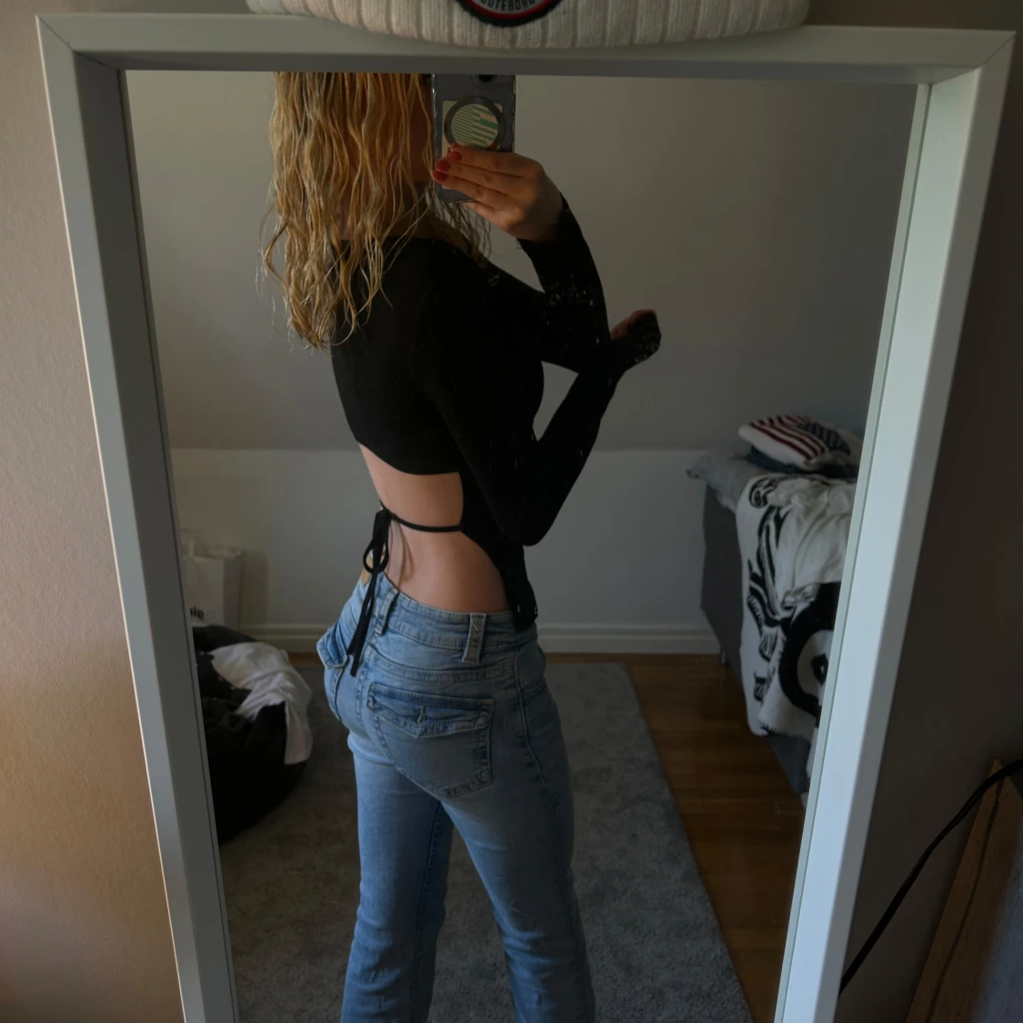 Svart långärmad topp med öppen rygg - 1