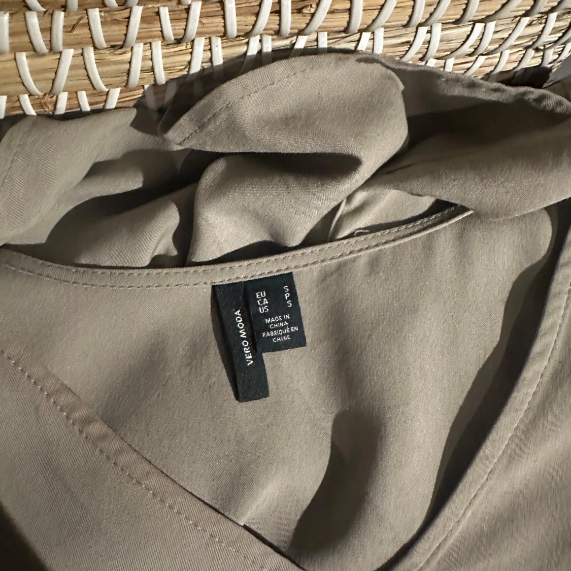 Beige blus med volangärm Vero Moda - 3