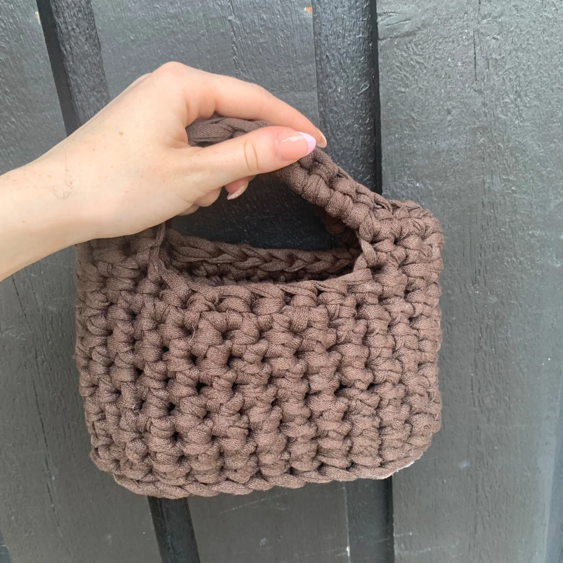 Handgjord brun virkad handväska
