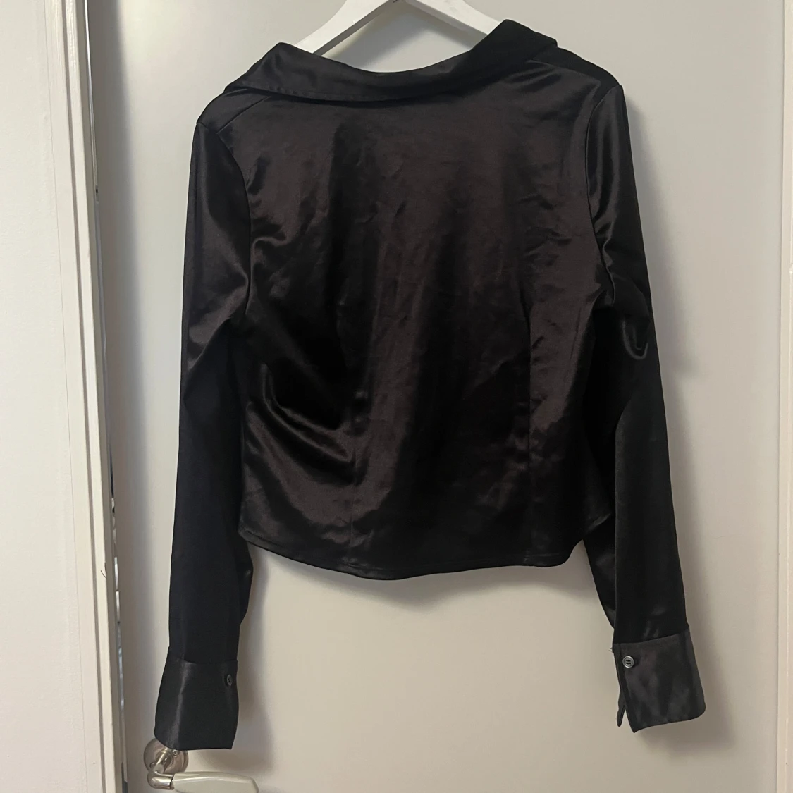 Svart H&M divided croppad tröja stl XL - 2