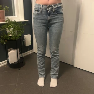 Blå jeans från Levis - Blåa skinny jeans från Levis💕 använda några gånger men super fint skick💕 