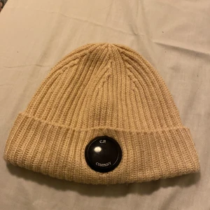 C.P mössa - Tja säljer denna mössan av märket C.P på grund av att jag inte använder den längre.