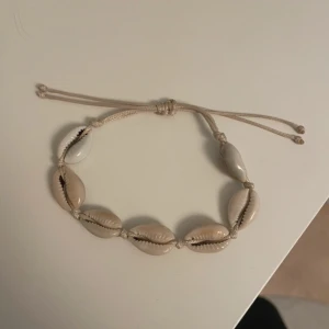 Snäckarmand - Snäckarmand, köpt på bikbok. Nästintill nytt kanske använd 1-2 ggr max🫶🏻