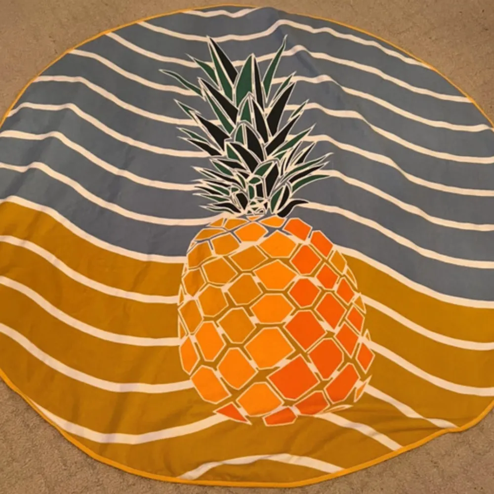 Ananas badhandduk, Mycket bra skick & Rekommenderas till dig som behöver en ny handduk till sommaren!. Muu.