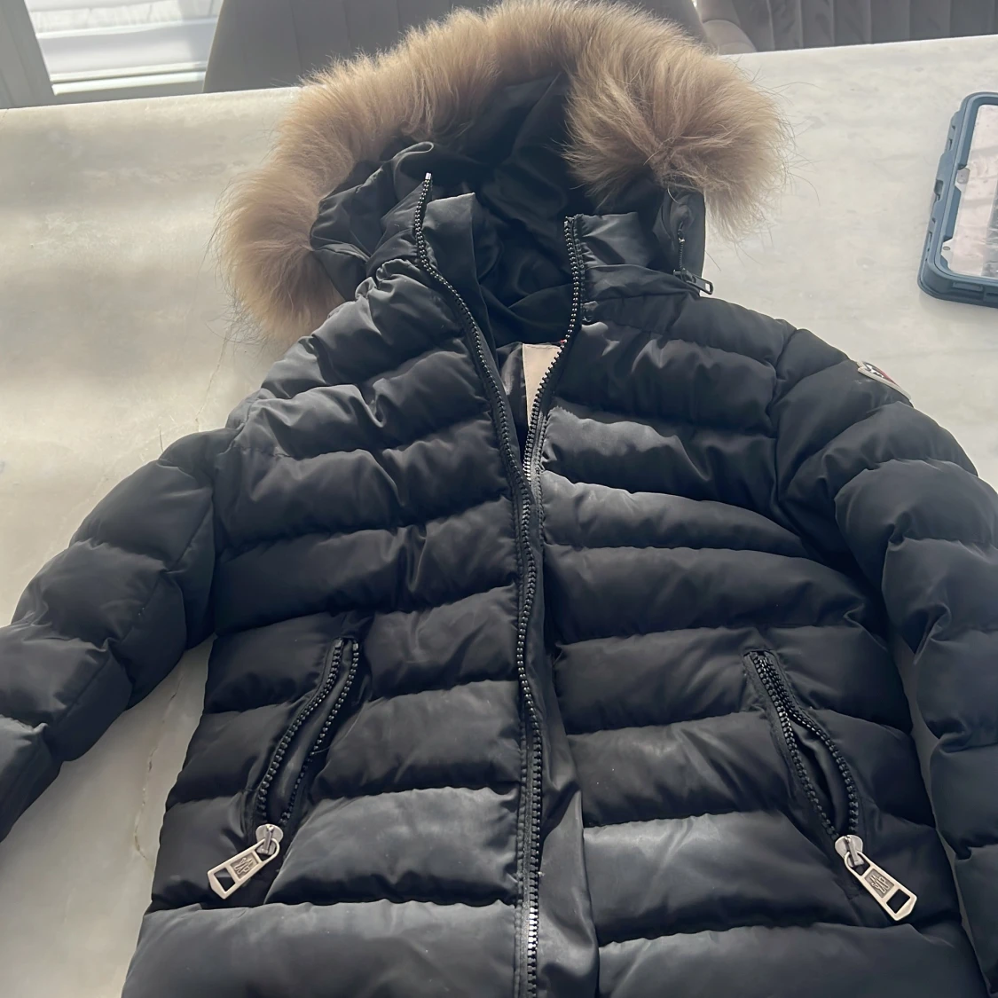 Svart dunjacka från Moncler