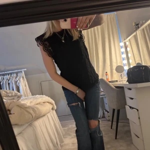 Svart spetsblus - Fin topp till sommaren. Aldrig använd! 